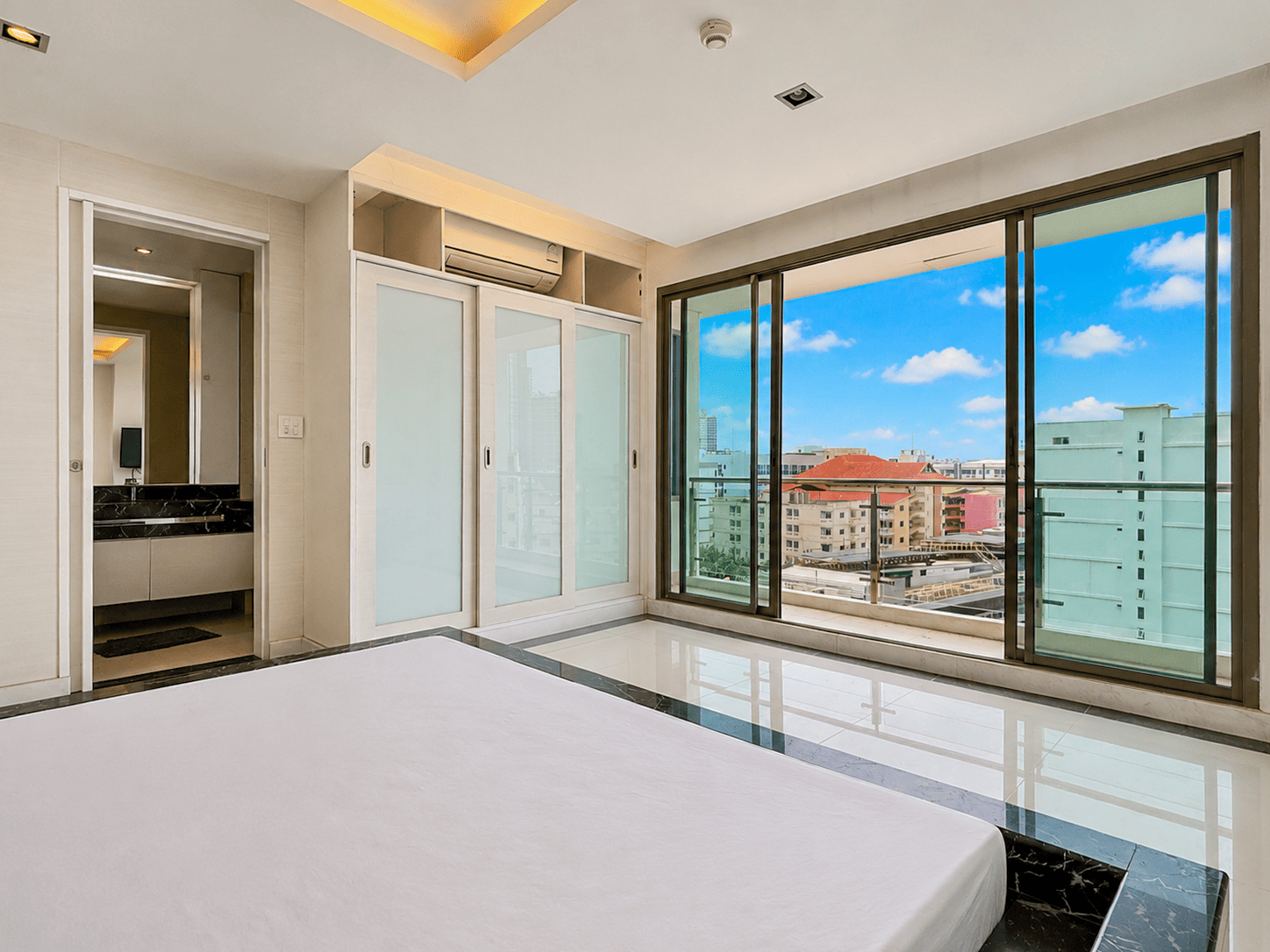Central Pattaya | Top Floor Spacious 2 bedroom condo for sale at The Urban!