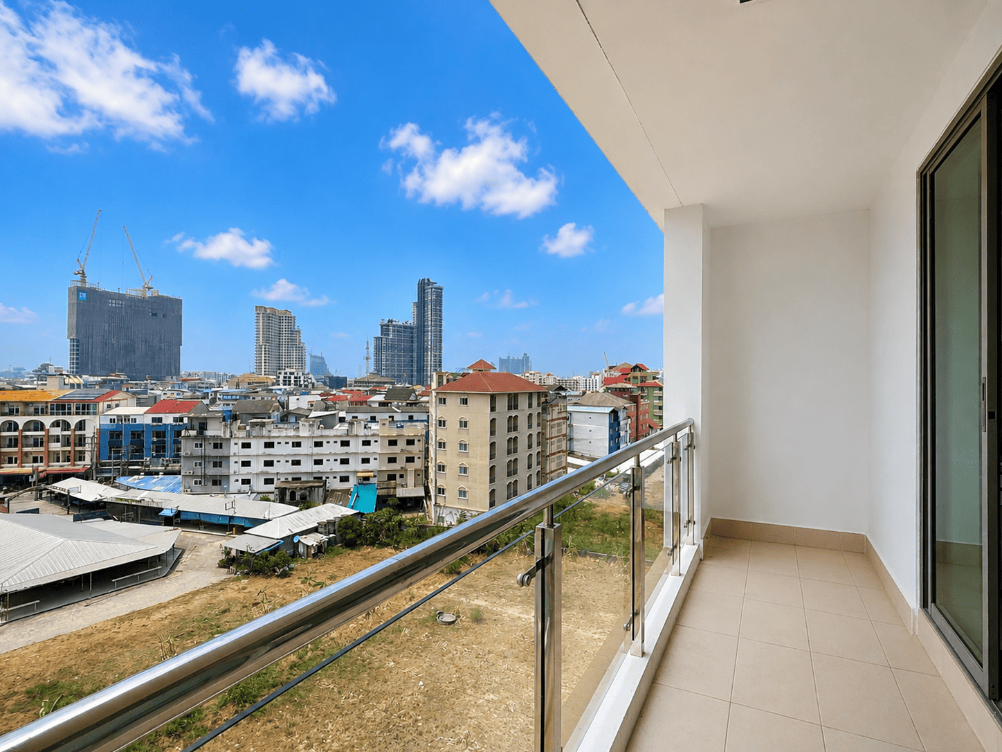 Central Pattaya | Top Floor Spacious 2 bedroom condo for sale at The Urban!