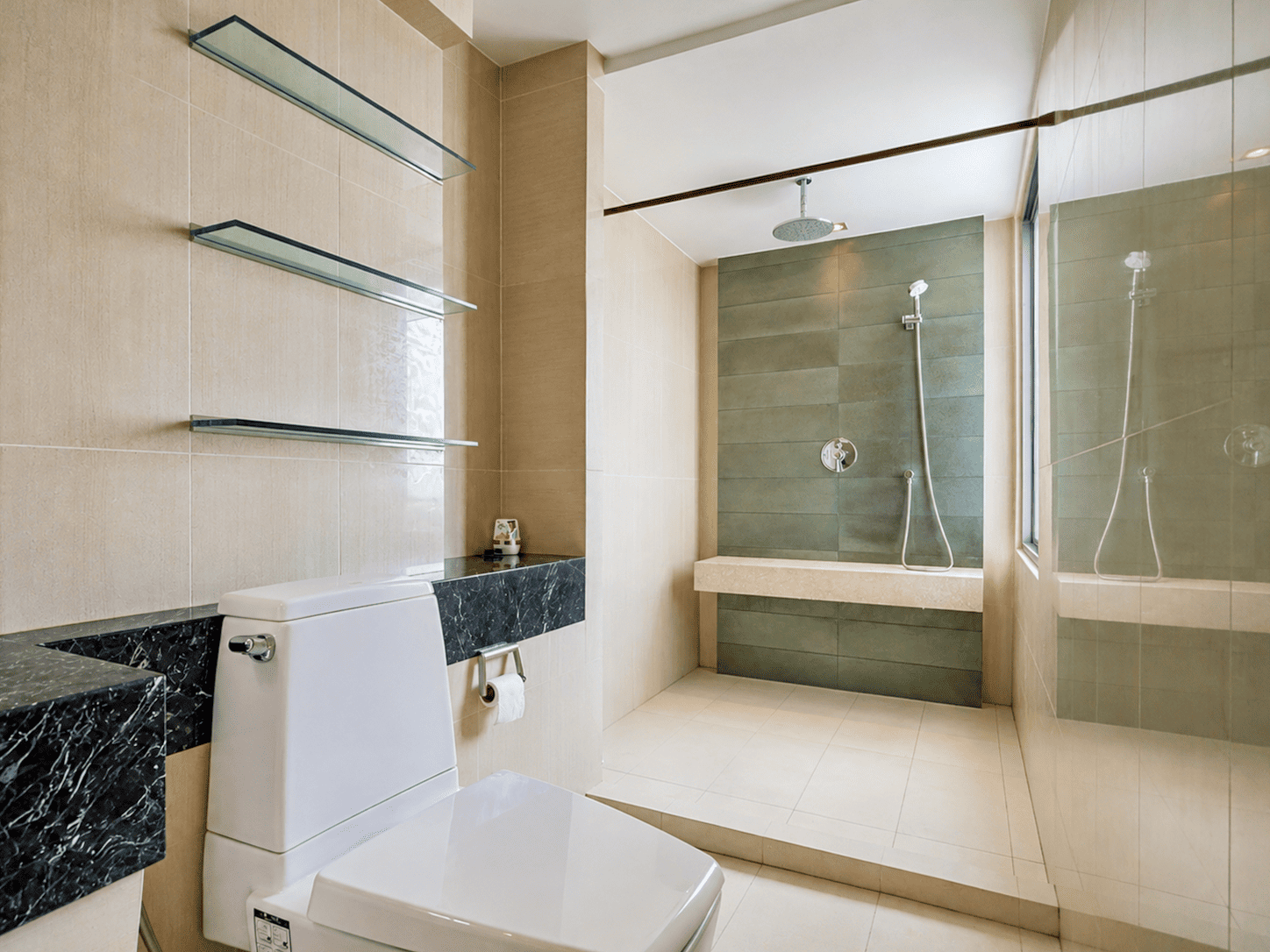Central Pattaya | Top Floor Spacious 2 bedroom condo for sale at The Urban!