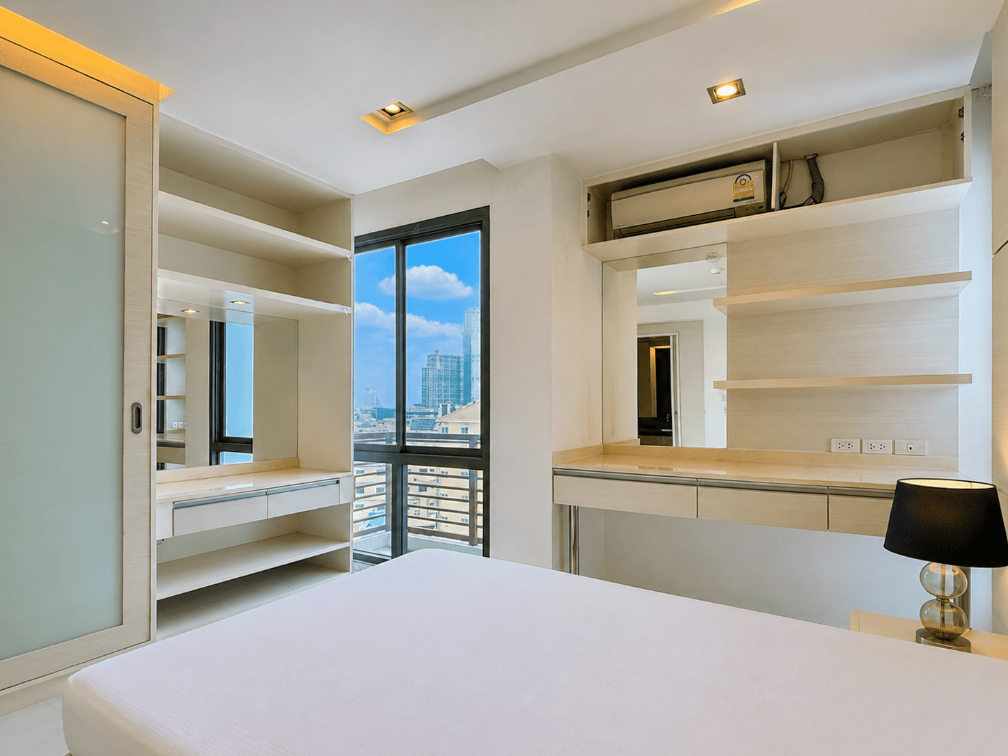 Central Pattaya | Top Floor Spacious 2 bedroom condo for sale at The Urban!