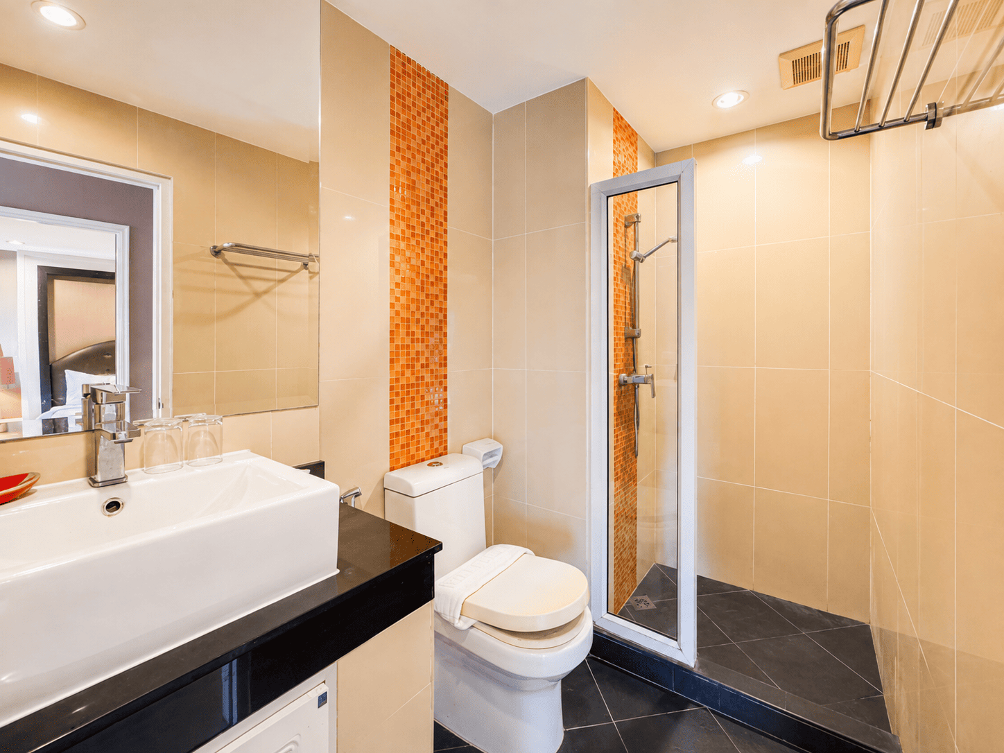 Corner Unit | One-bed with pool view for sale in the heart of Pratumnak!