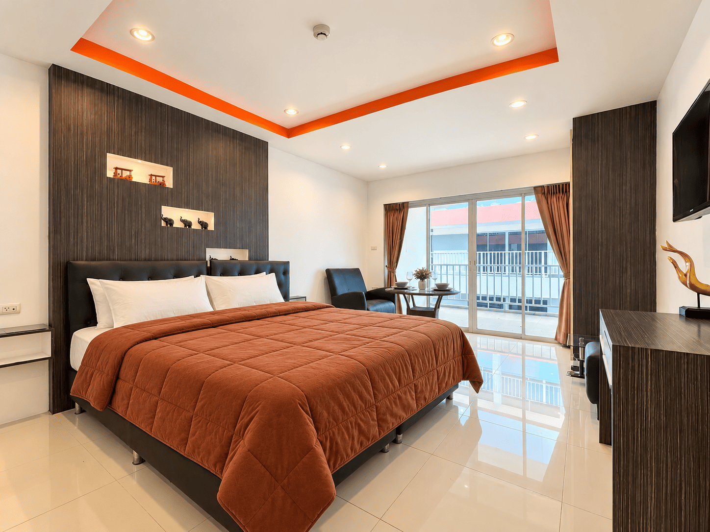 Spacious Terrace | 41.59 sqm studio for sale in Pratumnak!
