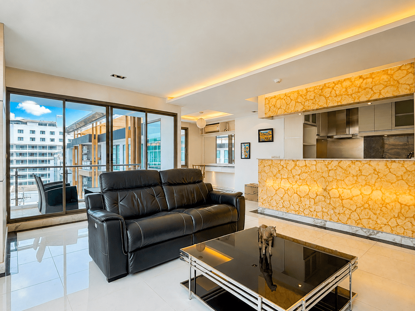 Central Pattaya | Top Floor Spacious 2 bedroom condo for sale at The Urban!