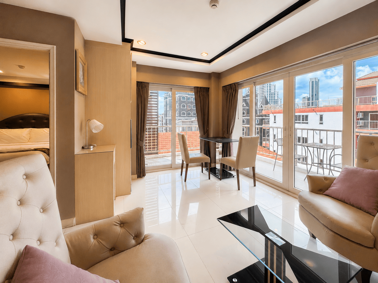 Corner Unit | One-bed with pool view for sale in the heart of Pratumnak!