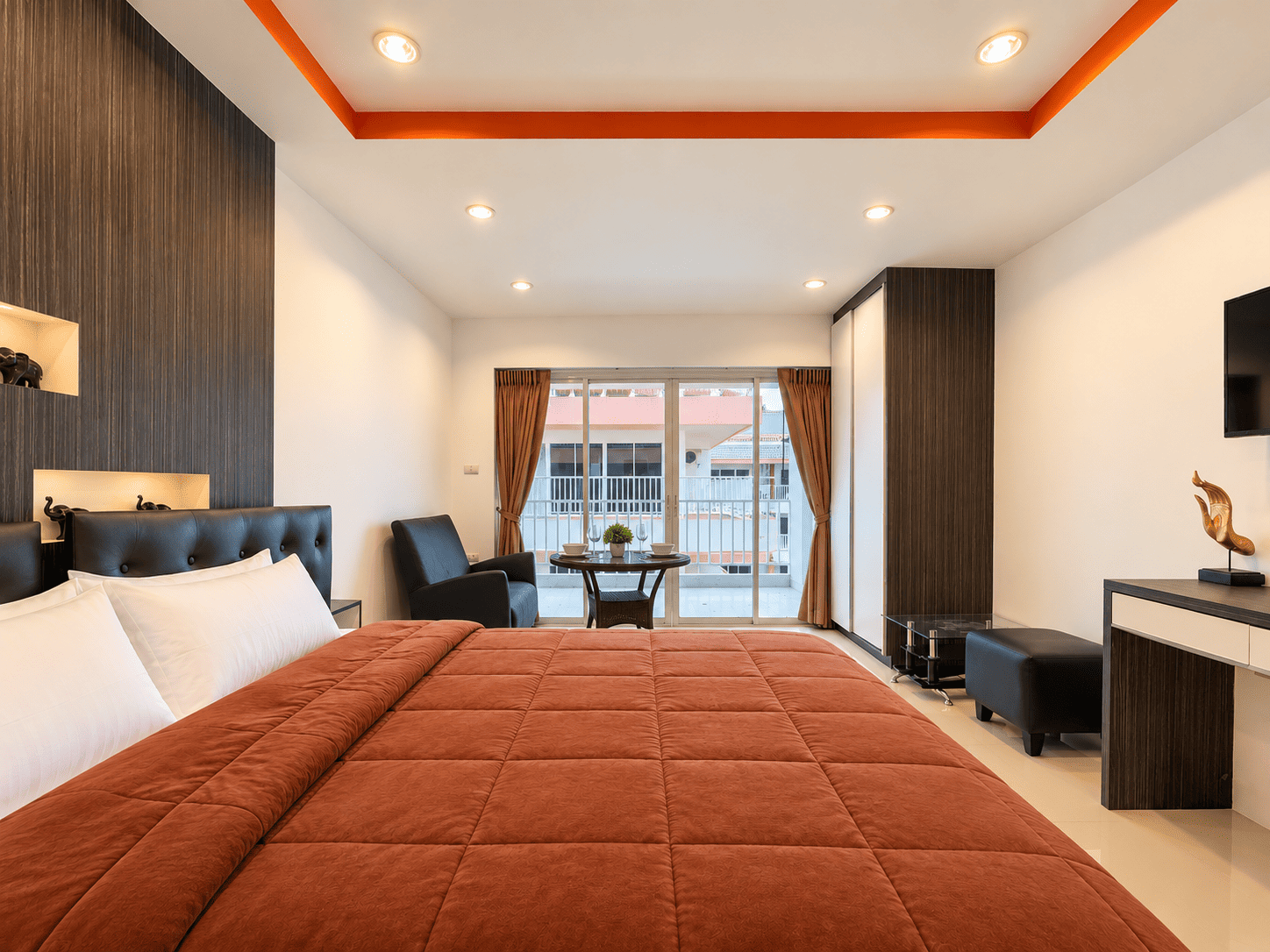 Spacious Terrace | 41.59 sqm studio for sale in Pratumnak!