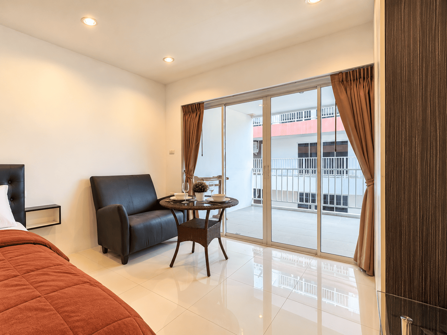 Spacious Terrace | 41.59 sqm studio for sale in Pratumnak!