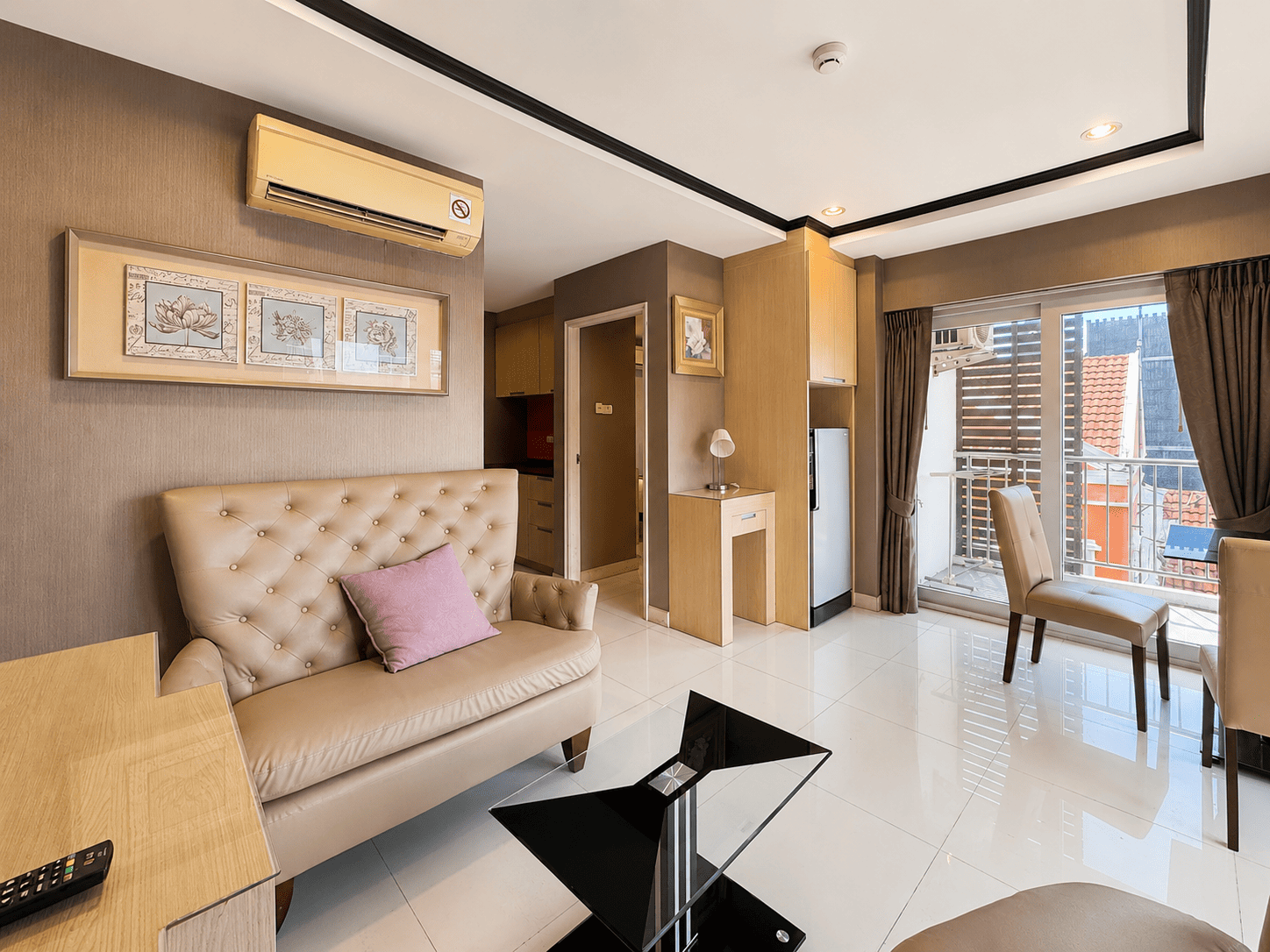 Corner Unit | One-bed with pool view for sale in the heart of Pratumnak!