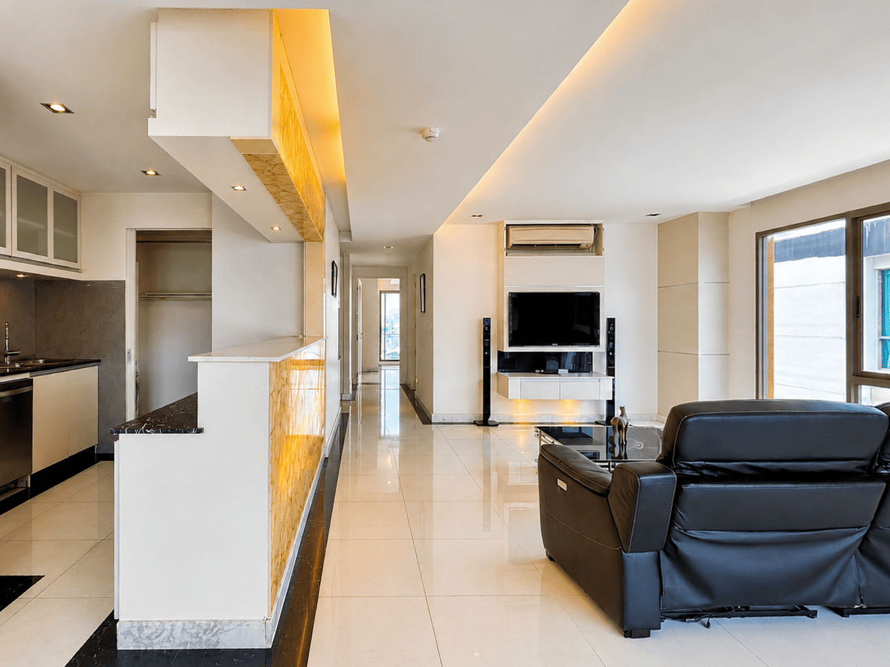 Central Pattaya | Top Floor Spacious 2 bedroom condo for sale at The Urban!