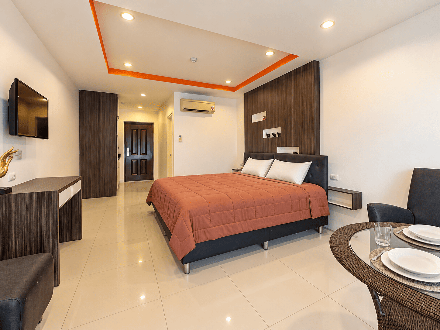 Spacious Terrace | 41.59 sqm studio for sale in Pratumnak!