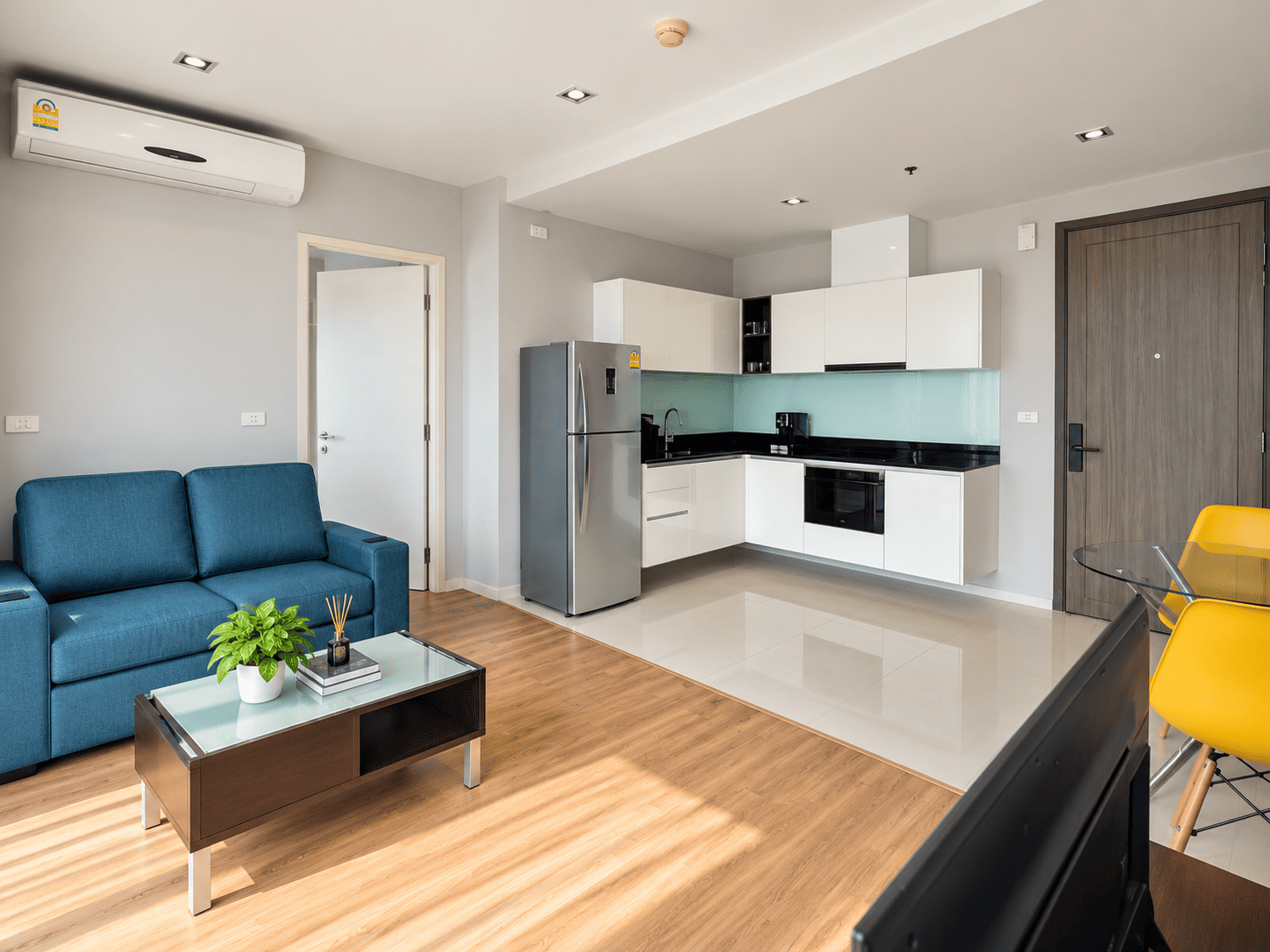 Rare 47 Sqm 1-Bedroom | Spacious Living near MRT Sutthisan