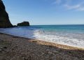Menores de edad ponen sus vidas en peligro en playa de Monte Cristi