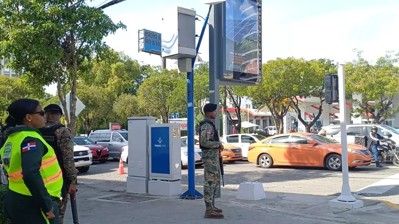 RD, semáforos de adorno y policías decorativos (video) – Remolacha