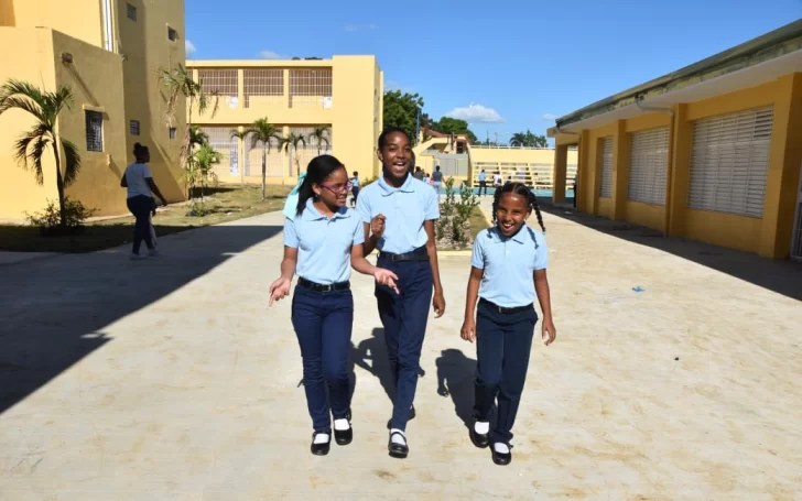 Educación llama a clases para este lunes