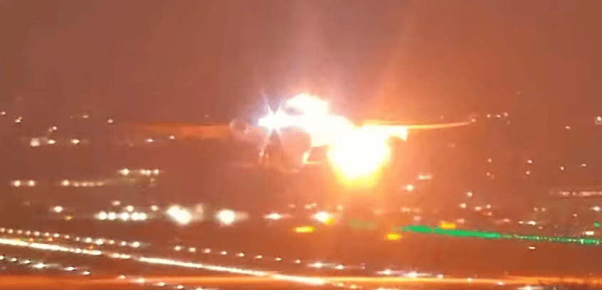 Avión realiza aterrizaje de emergencia tras explosión en motor (video)