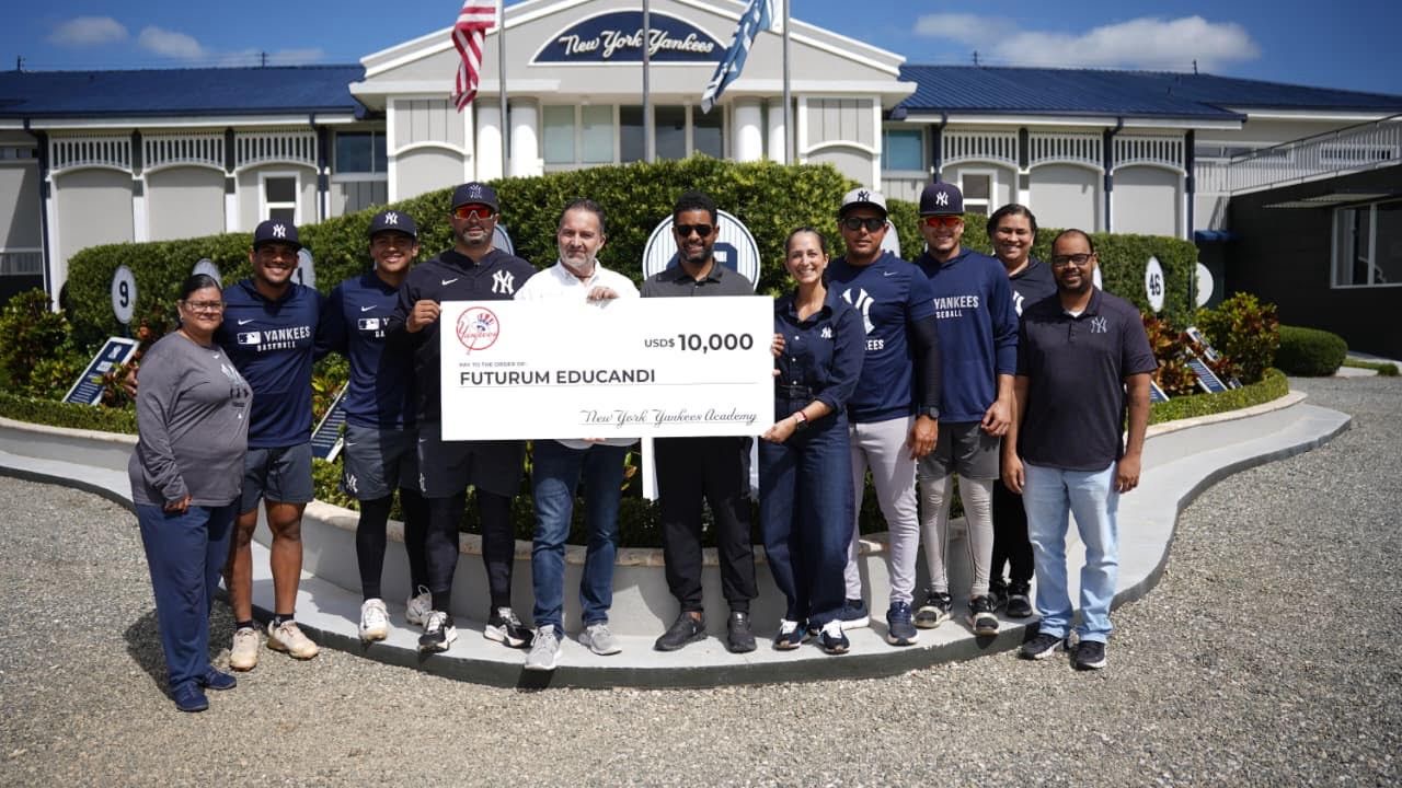 Yankees llevan esperanza a comunidades vulnerables en República Dominicana