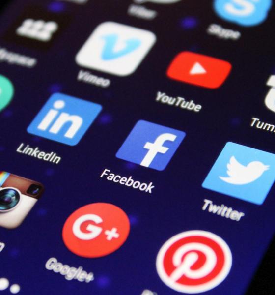 close up photography of smartphone icons