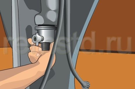 2. Монтируем сифон и отводную трубу