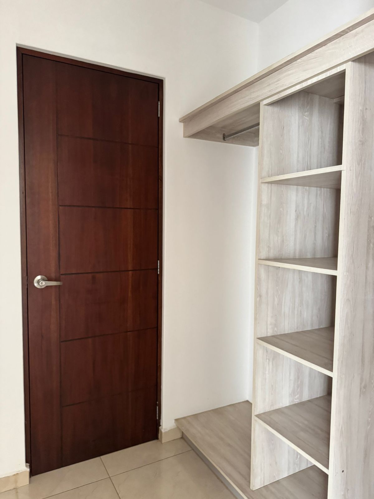 Walk-in closet habitación principal