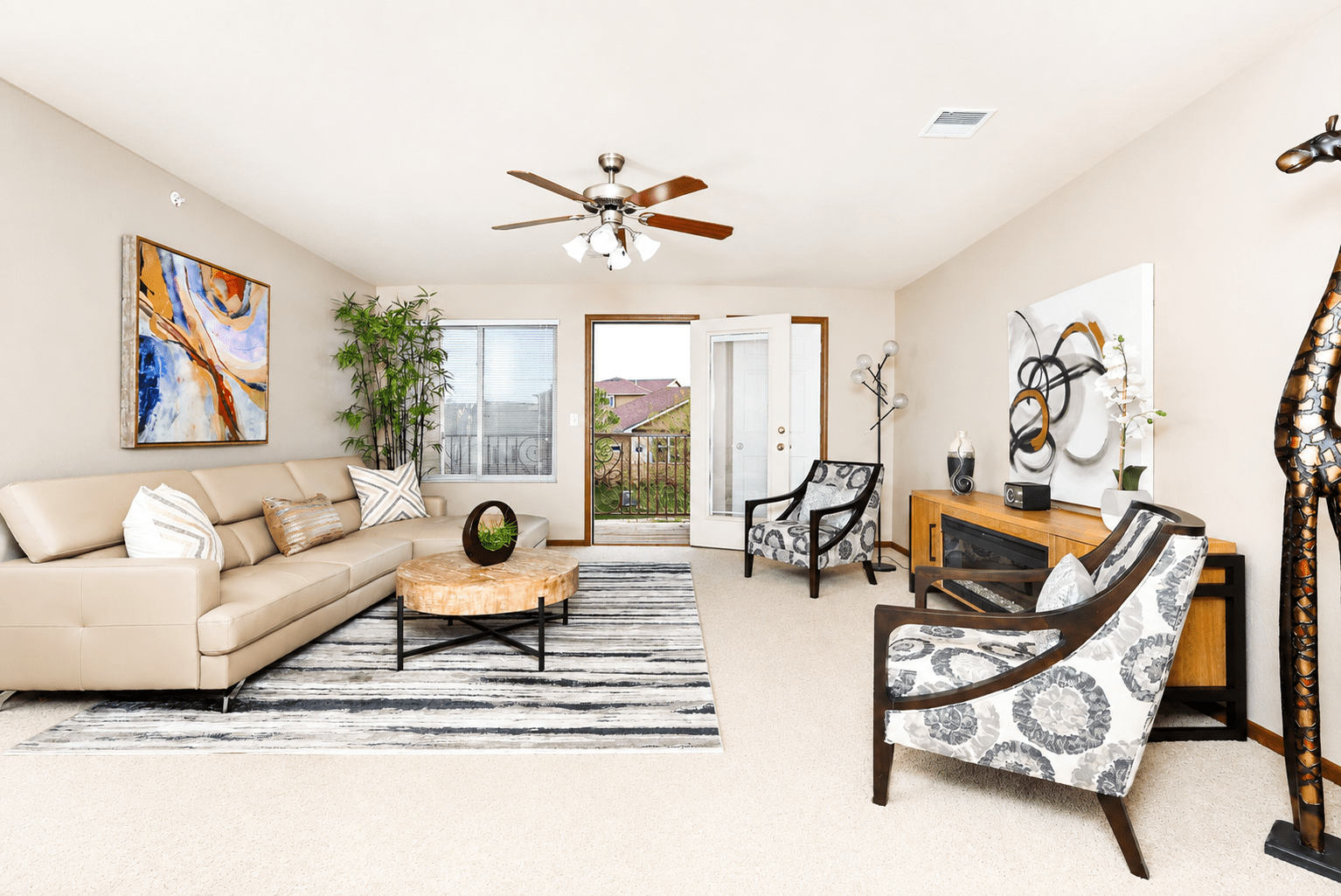 22 LIVING ROOM
