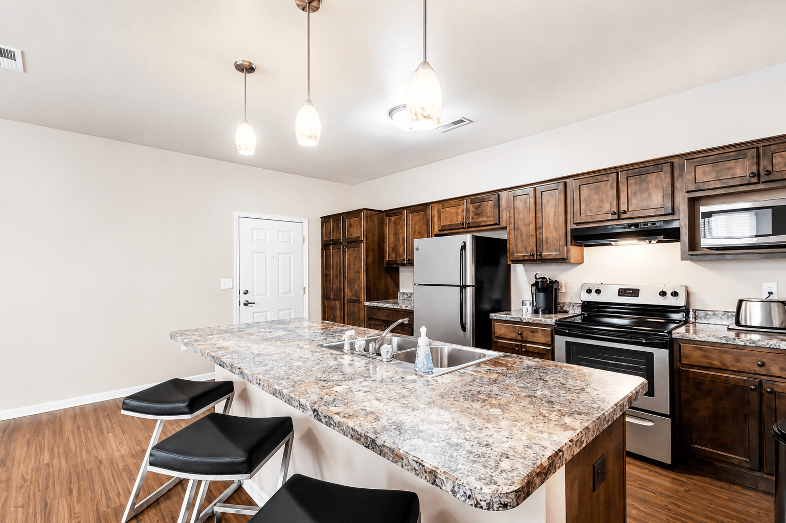916 KITCHEN