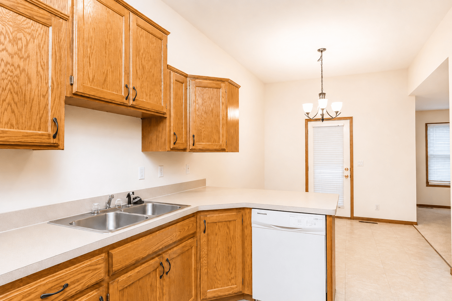 FORREST CREEK DINIGN ROOM