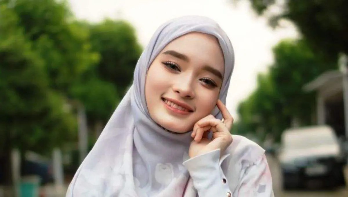 Inara Rusli, Dari Model, Penyanyi, Hingga Selebgram