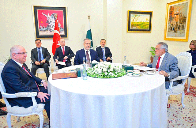 اسحاق ڈار
