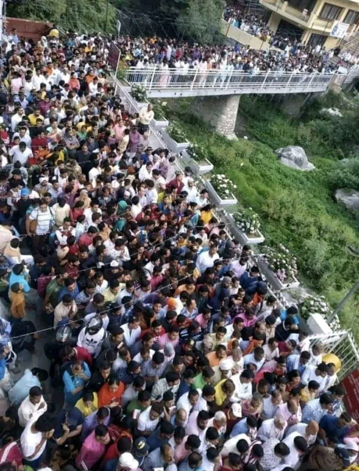 Miracles of Baba Neem Karori: बाबा नीम करौरी के चमत्कार, भक्तों को अटूट भरोसा 11 WhatsApp Image 2023 06 15 at 15.36.29 1