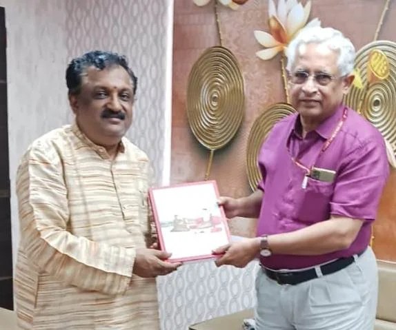 वैद्य डा. जयंतदेव की प्रो. श्रीनिवास वरखेड़ी से शिष्टाचार भेंट