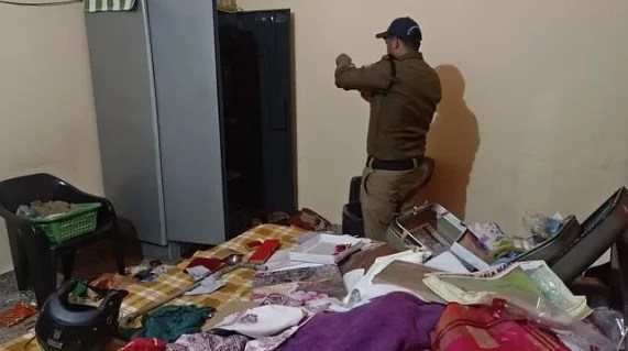 रसोई की जाली काटकर नकदी और जेवर उड़ा ले गए चोर 3 WhatsApp Image 2024 03 21 at 09.22.54 jpeg