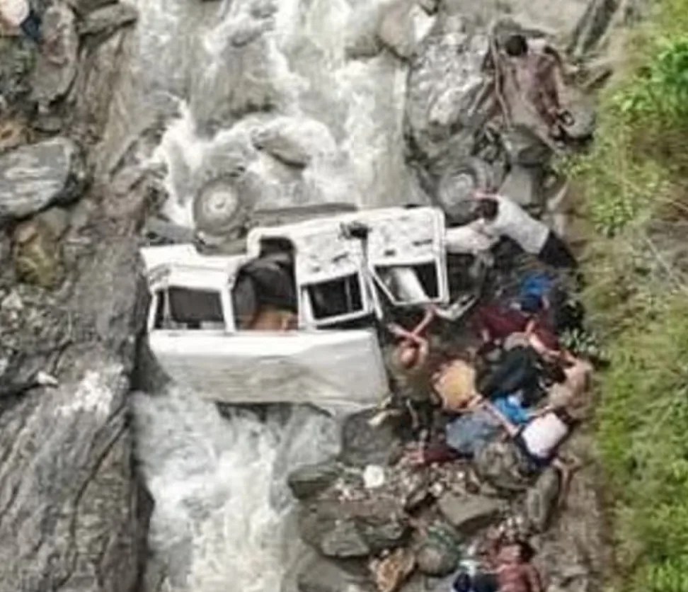 सडक़ हादसे में 8 लोगों की मौत, 5 घायल