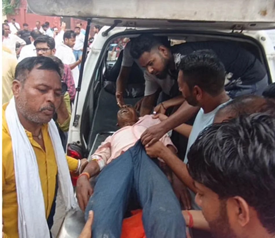 करंट लगने की अफवाह ने मचाई भगदड़, 8 श्रद्धालुओं की मौत 30 घायल