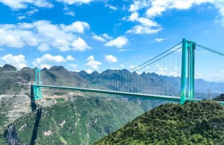 China builds the world's tallest bridge, opens for business 9 p3