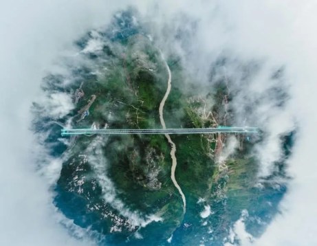 China builds the world's tallest bridge, opens for business 10 p4