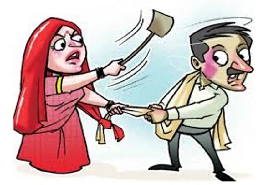 प्रेम प्रसंग के शक पर महिला ने अपने शिक्षक पति और शिक्षिका की स्कूल में जाकर कर दी पिटाई