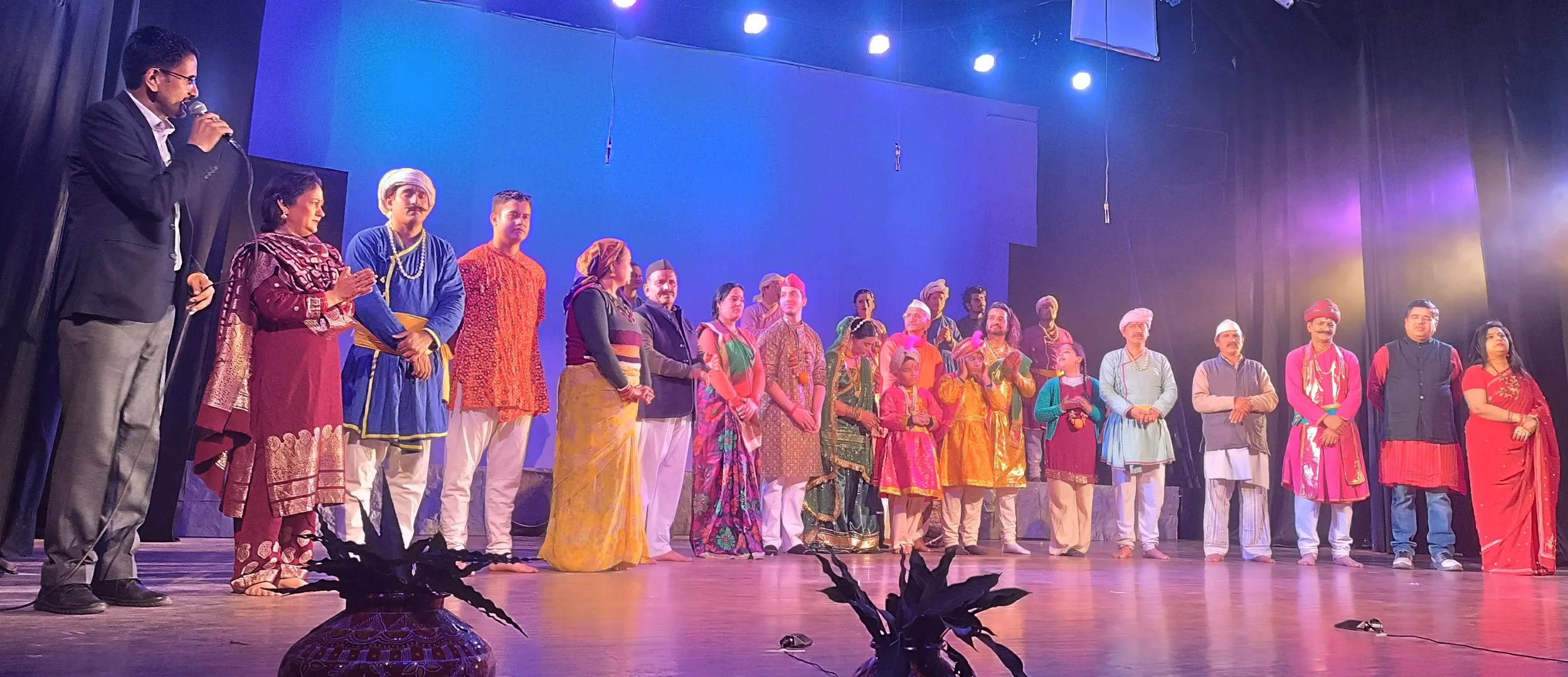 दिव्यांगों के सहायतार्थ नाटक ‘घूघूती और कौव’ का मंचन