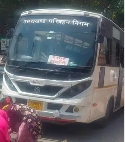 रानीबाग में तेज रफ्तार बस ने ली मासूम की जान, गुस्साए लोगों ने की तोडफ़ोड़