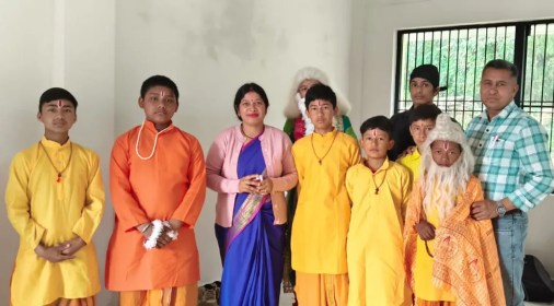 खण्डस्तरीय संस्कृत प्रतियोगिता में रा.उ.मा.वि. चमुवा का शानदार प्रदर्शन 11 01