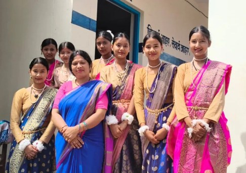 खण्डस्तरीय संस्कृत प्रतियोगिता में रा.उ.मा.वि. चमुवा का शानदार प्रदर्शन 10 02