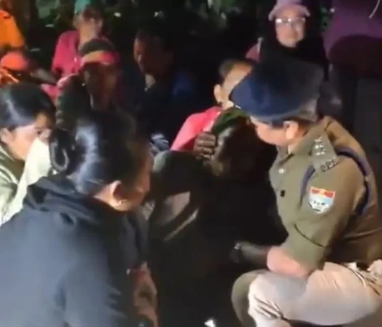 निर्माण कार्य के दौरान पहाड़ी से गिरा मलबा, दो नेपाली मजदूरों की मौत, एक घायल