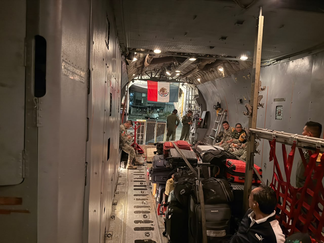 México repatria a 36 connacionales desde Colombia tras sismo; permanecen mexicanos en espera de salir del país