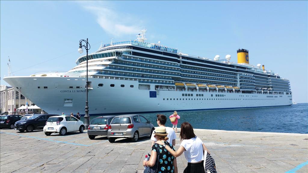 Costa Fascinosa Vs Costa Luminosa Compare Cruise Amenities