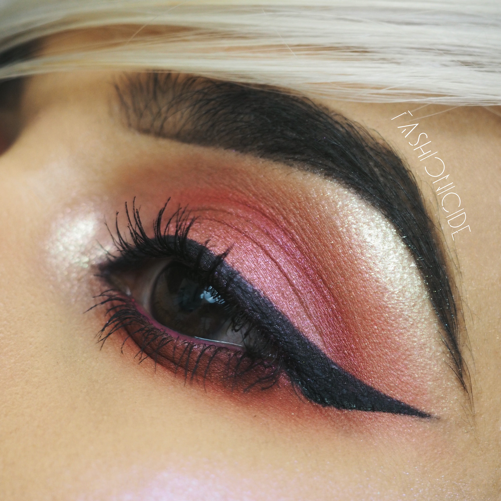 Metallic, Burgundy Red Eyeshadow || Kiko Smart Colour Eyeshadow – 16