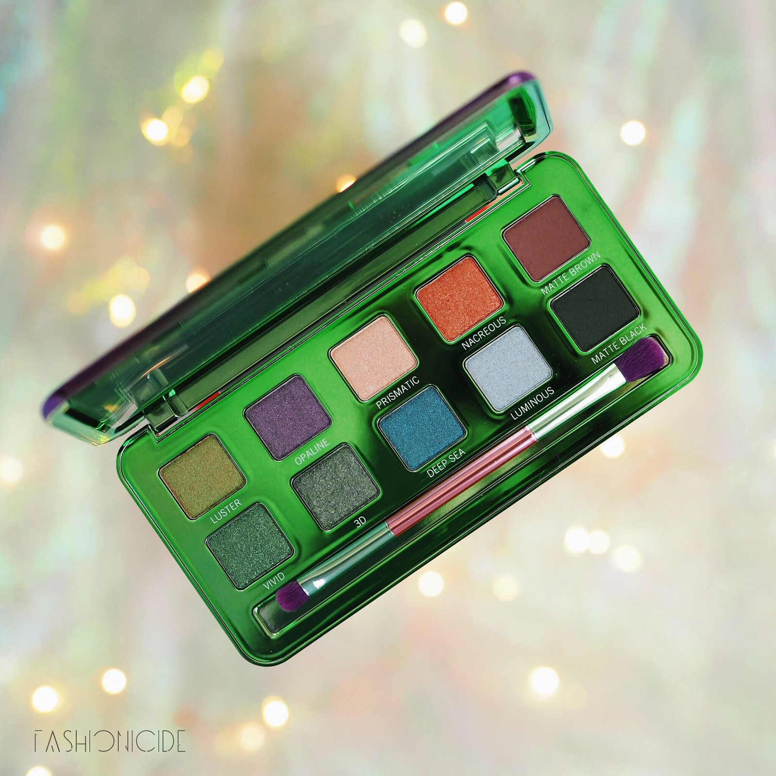 REVIEW, SWATCHES & MAKEUP LOOK || Models Own Holochrome Eyeshadow Palette