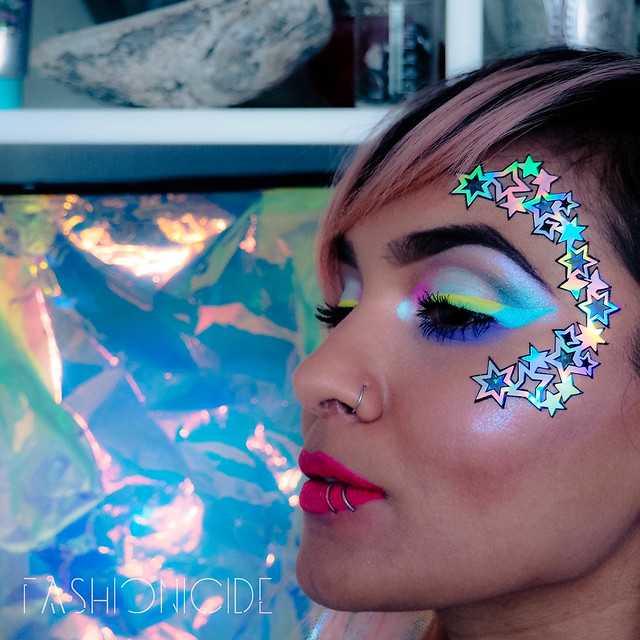 HOLOGRAPHIC ALERT // Getting Sticky with Face Lace SS16
