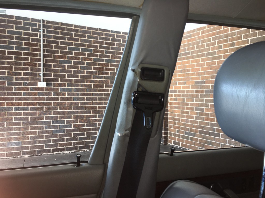W126 B-Pillar trims