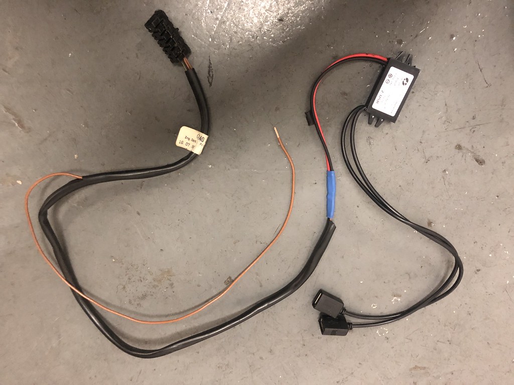 W126 Becker Radio install – part 2