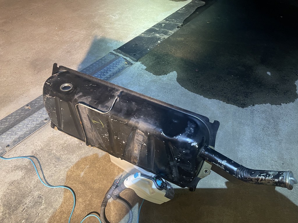 240D algae part 4 – Cleaning the W123 fuel tank
