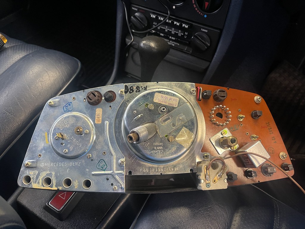 W123 Instrument cluster grounding
