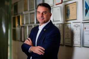 Flávio Bolsonaro decide não acionar TSE contra reajuste do Bolsa Família